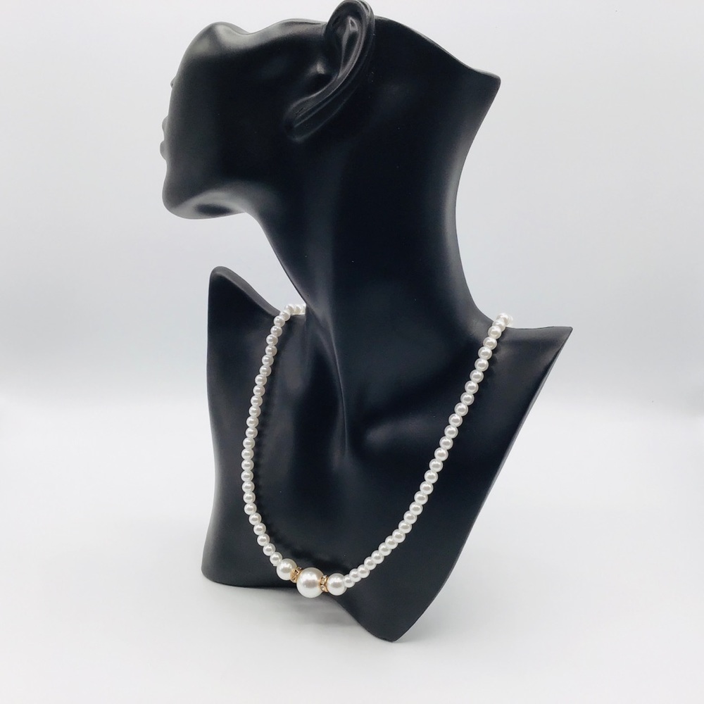 Pearl Necklace White Faux Clear Rhinestone Stretch Gold Tone 10” Jewelry